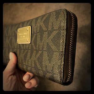 Michael Kors Electronics Wallet